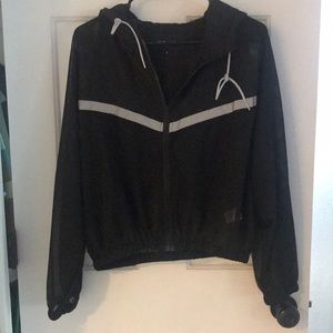 Cropped windbreaker